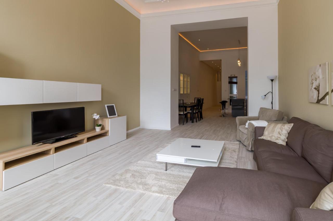Spacious Riverside Residency - Magnificent View Будапеща Екстериор снимка