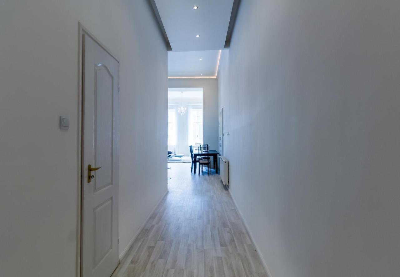 Spacious Riverside Residency - Magnificent View Будапеща Екстериор снимка